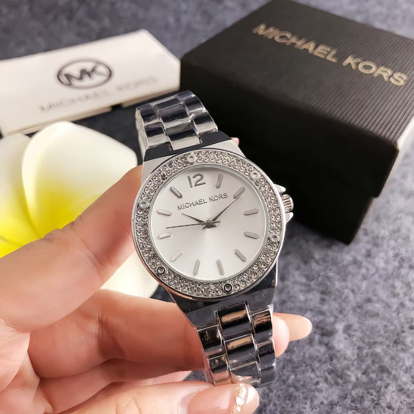 Michael Kors Fashion Luxury Wo - Luxury Watch Photography 评论和价格
