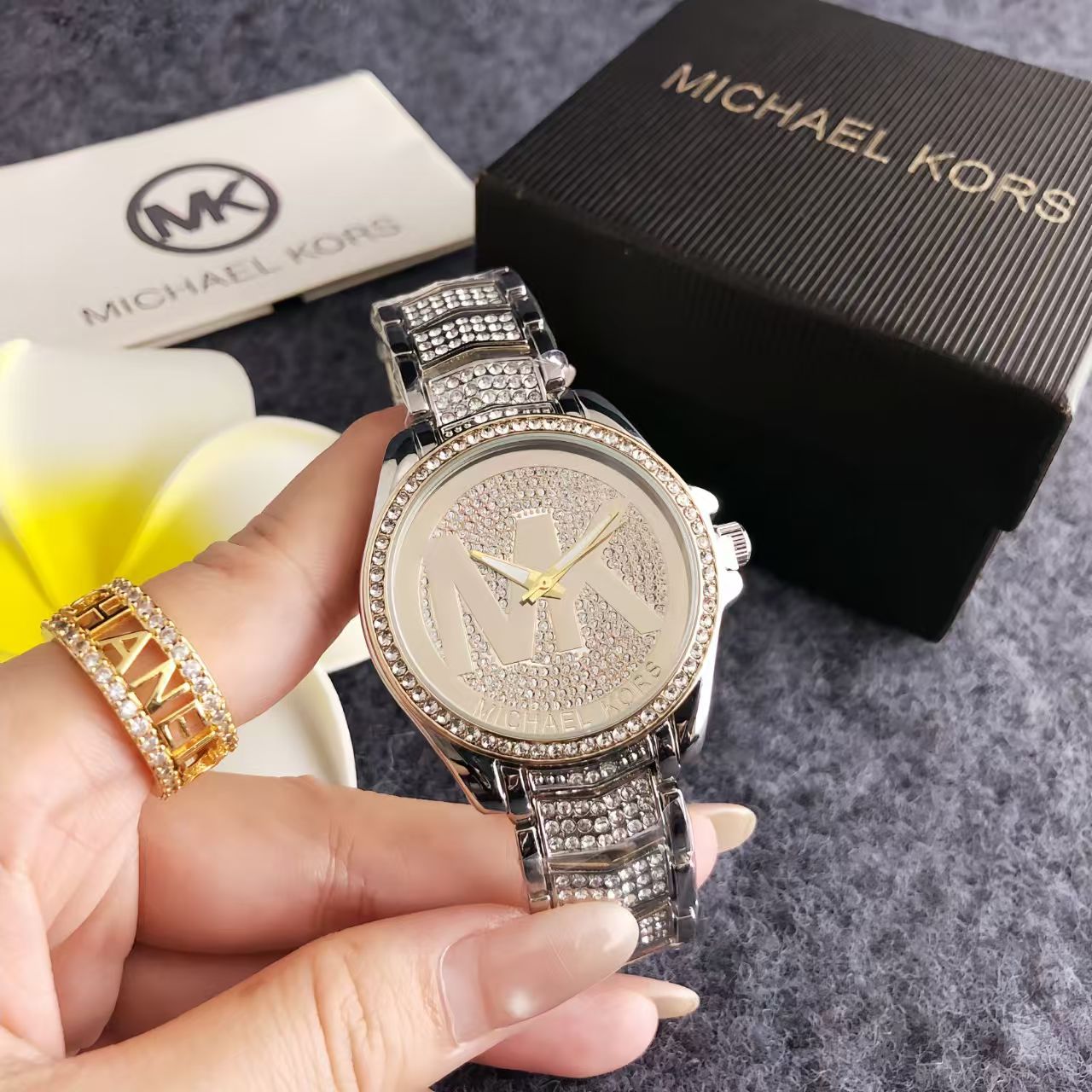 Michael Kors New Fashionable a - Luxury Watch Photography 评论和价格